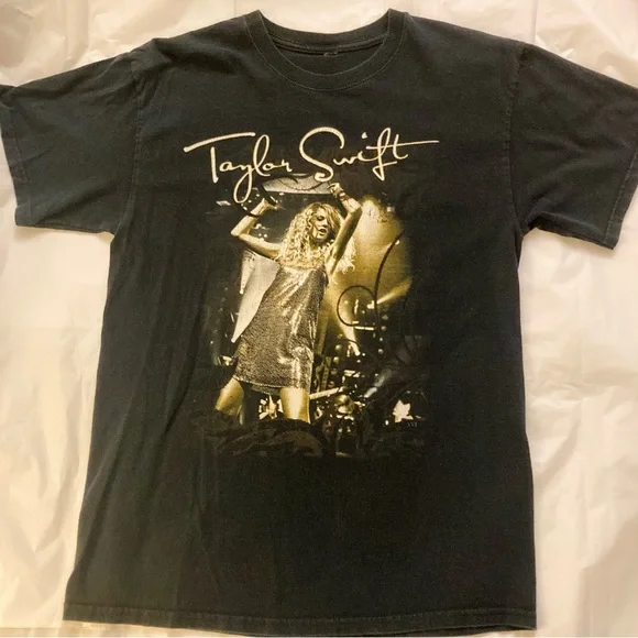 Taylor Swift Fearless 2009 tour shirt - Picture 5 of 10